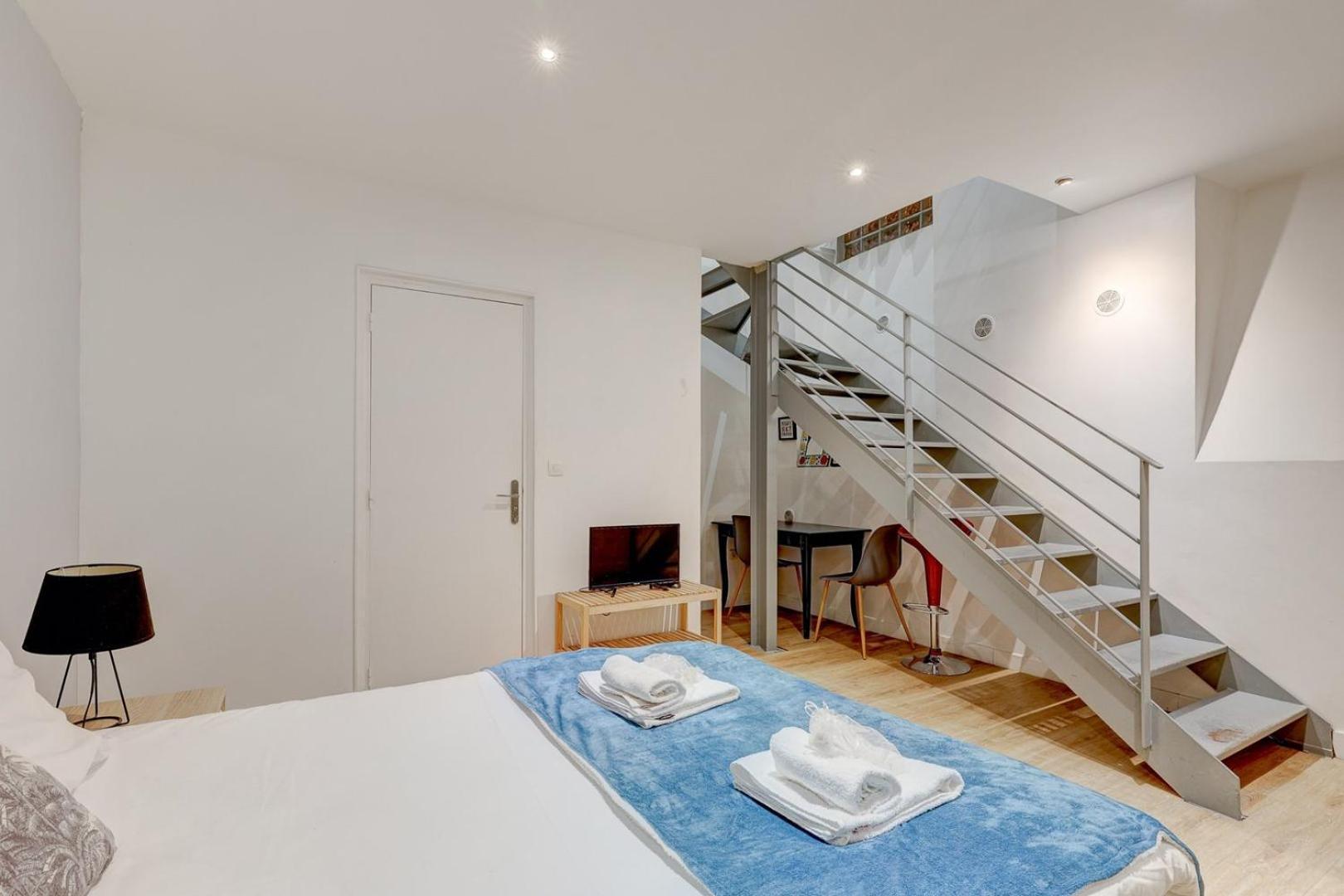 344 Angouleme - Superb In Apartment *